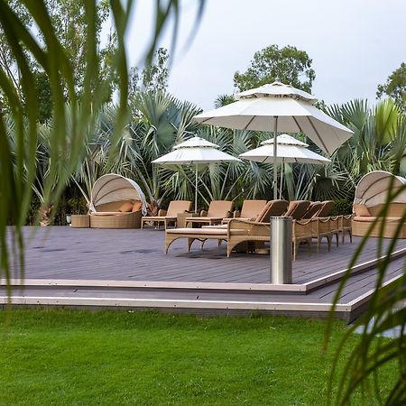 Atrio By Devam Hotel Гургаон Екстериор снимка