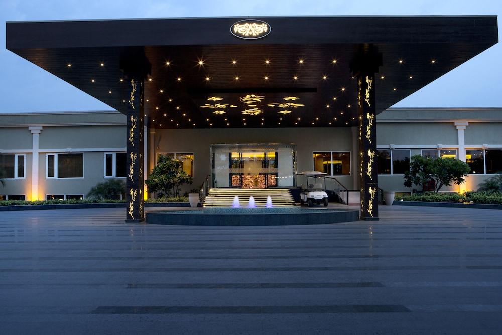 Atrio By Devam Hotel Гургаон Екстериор снимка