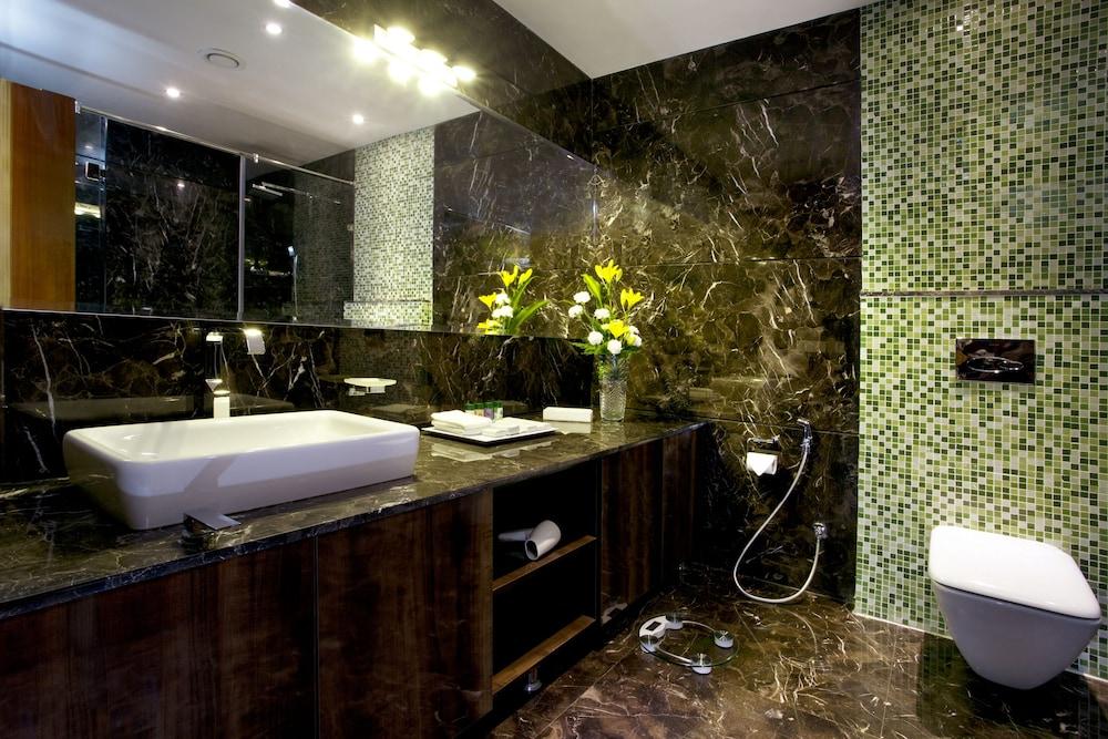 Atrio By Devam Hotel Гургаон Екстериор снимка