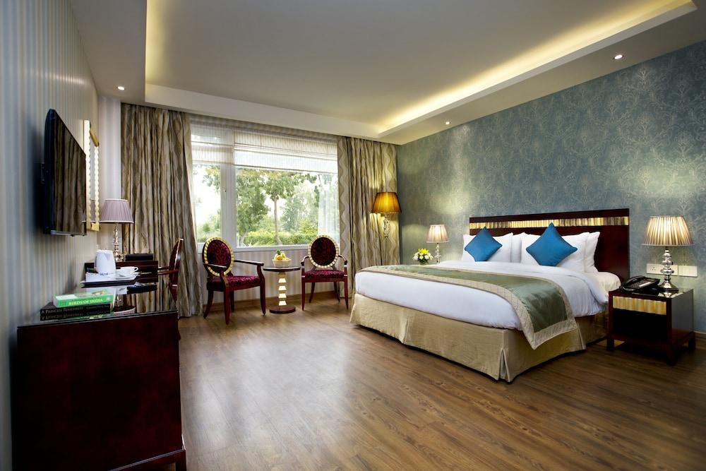 Atrio By Devam Hotel Гургаон Екстериор снимка