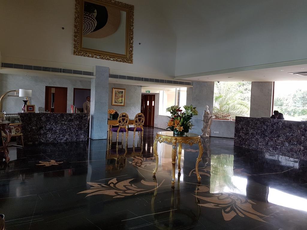 Atrio By Devam Hotel Гургаон Екстериор снимка