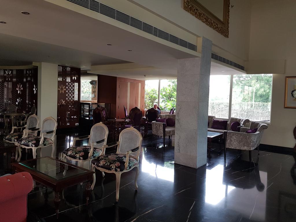 Atrio By Devam Hotel Гургаон Екстериор снимка