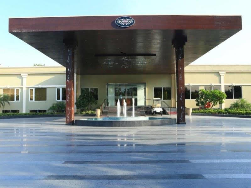Atrio By Devam Hotel Гургаон Екстериор снимка
