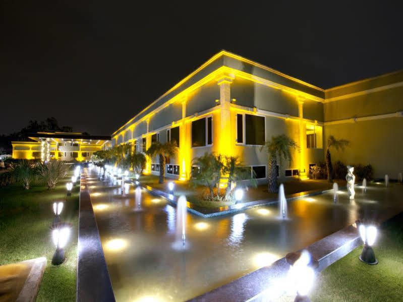 Atrio By Devam Hotel Гургаон Екстериор снимка