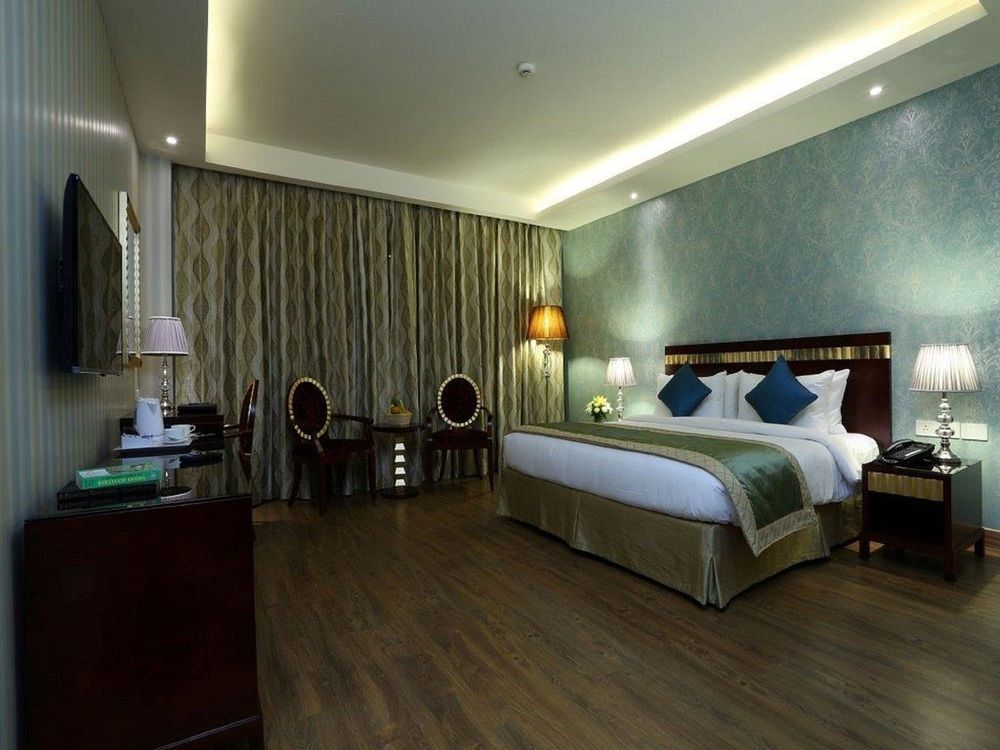 Atrio By Devam Hotel Гургаон Екстериор снимка