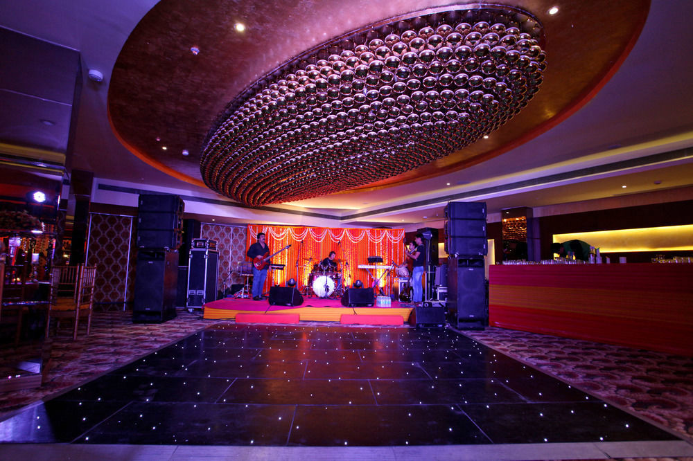 Atrio By Devam Hotel Гургаон Екстериор снимка