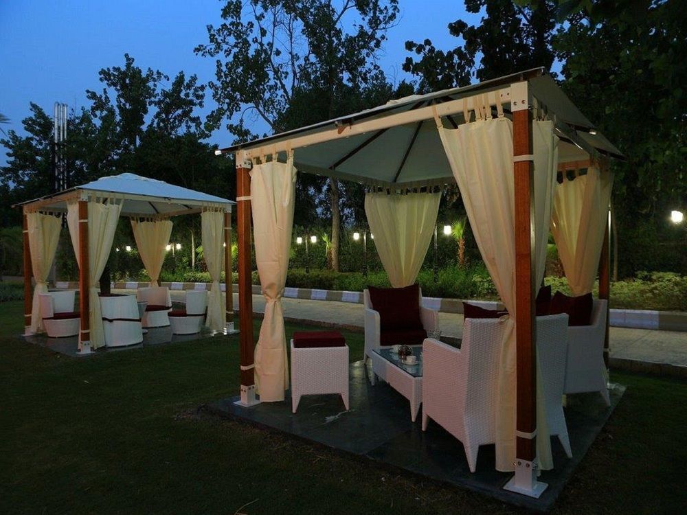 Atrio By Devam Hotel Гургаон Екстериор снимка