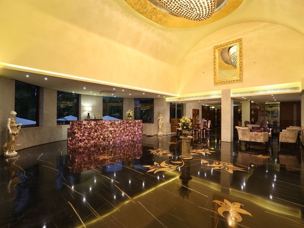 Atrio By Devam Hotel Гургаон Екстериор снимка