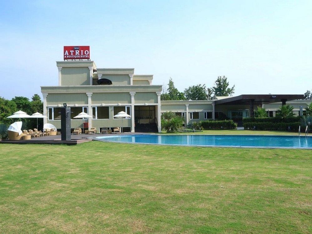 Atrio By Devam Hotel Гургаон Екстериор снимка