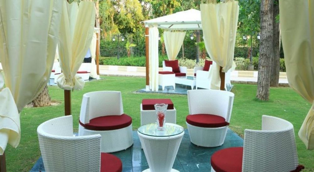 Atrio By Devam Hotel Гургаон Екстериор снимка