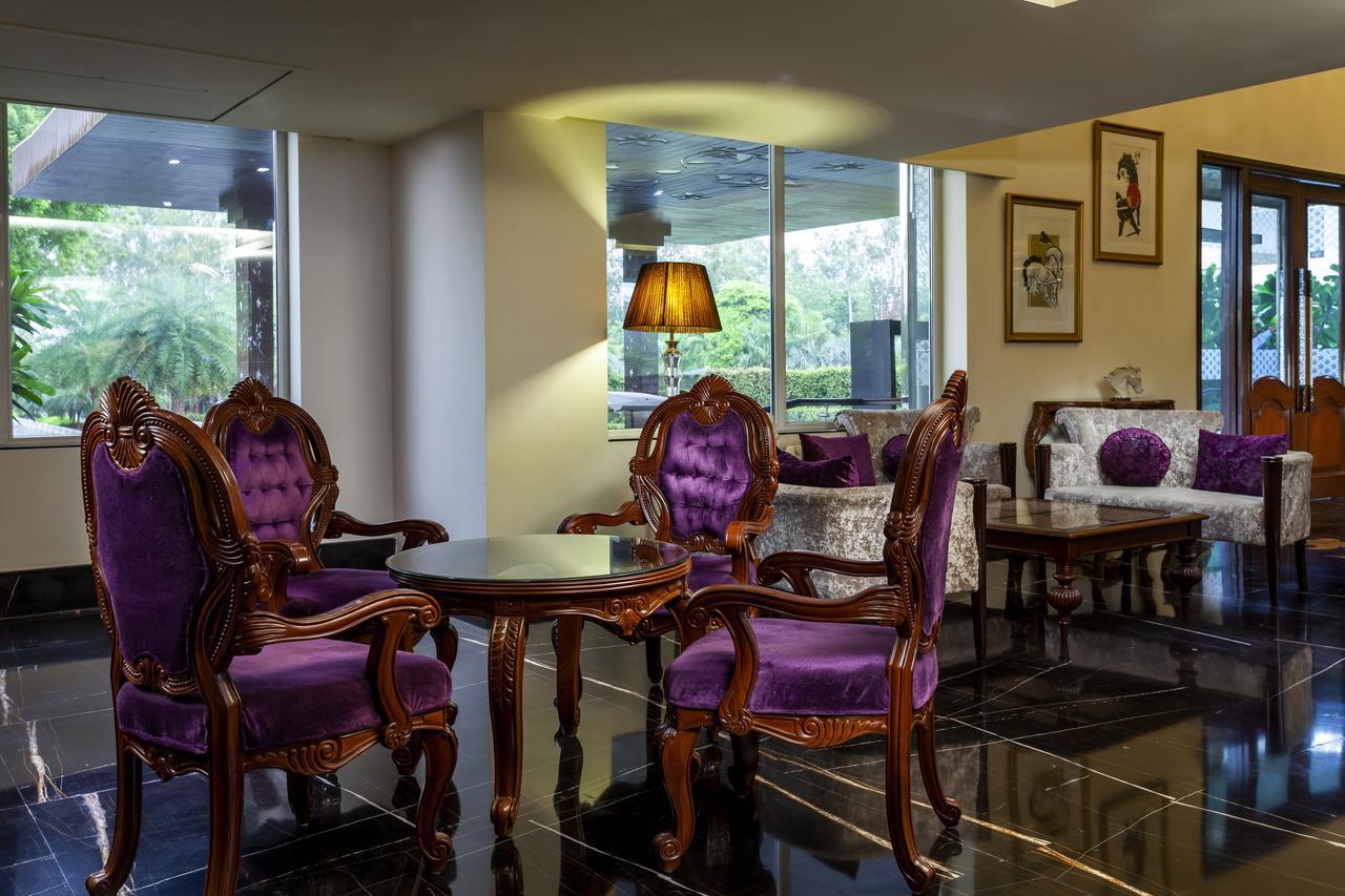Atrio By Devam Hotel Гургаон Екстериор снимка
