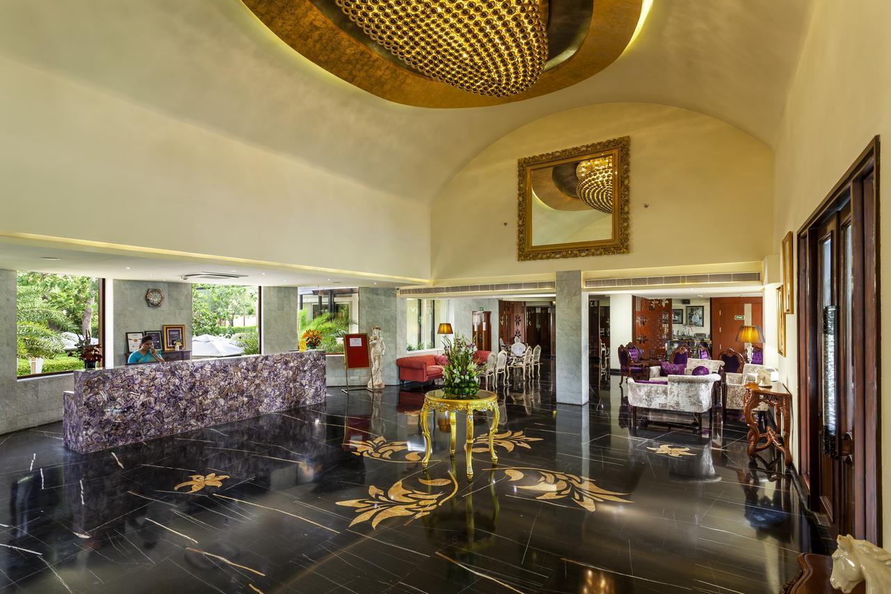 Atrio By Devam Hotel Гургаон Екстериор снимка