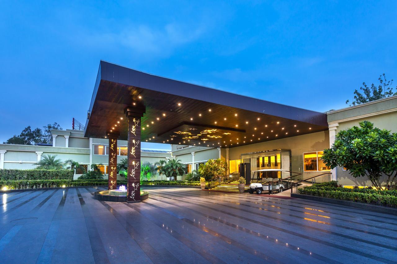 Atrio By Devam Hotel Гургаон Екстериор снимка