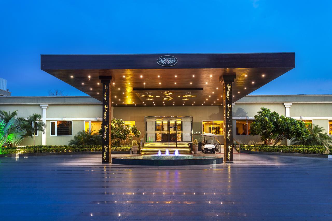 Atrio By Devam Hotel Гургаон Екстериор снимка