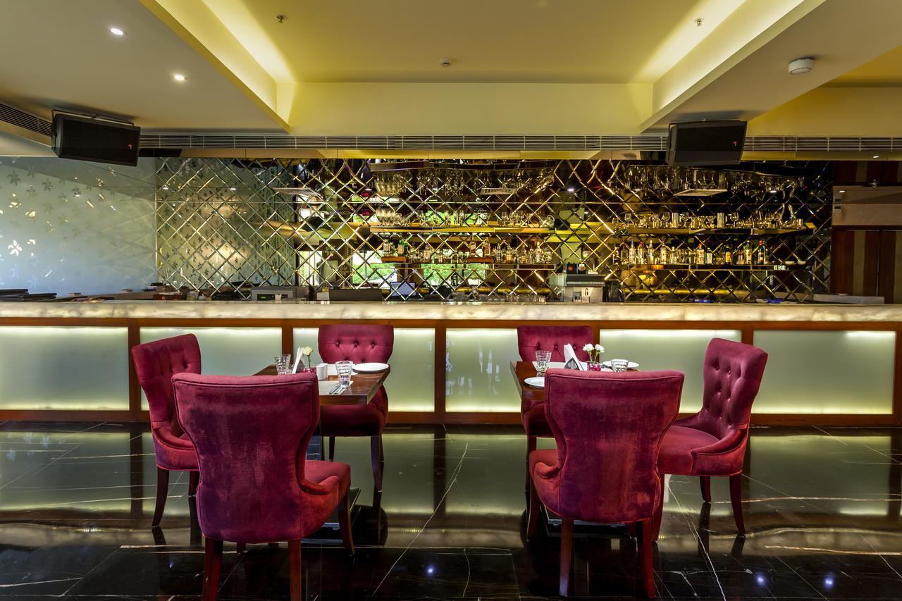 Atrio By Devam Hotel Гургаон Екстериор снимка