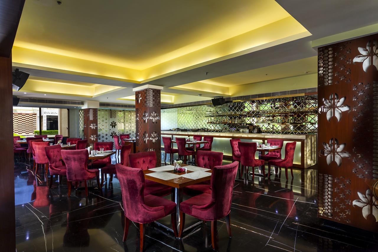 Atrio By Devam Hotel Гургаон Екстериор снимка