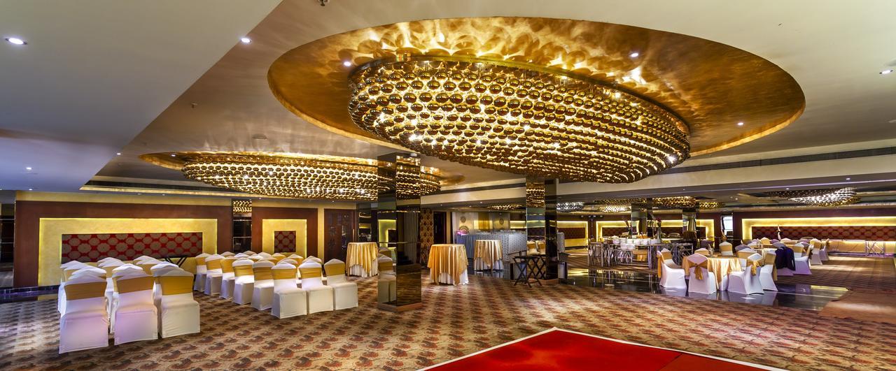 Atrio By Devam Hotel Гургаон Екстериор снимка
