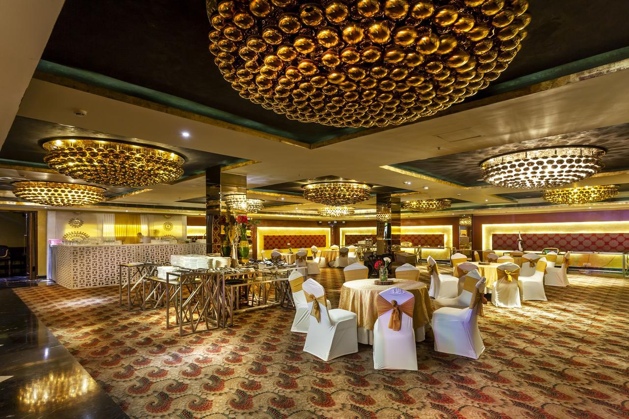 Atrio By Devam Hotel Гургаон Екстериор снимка