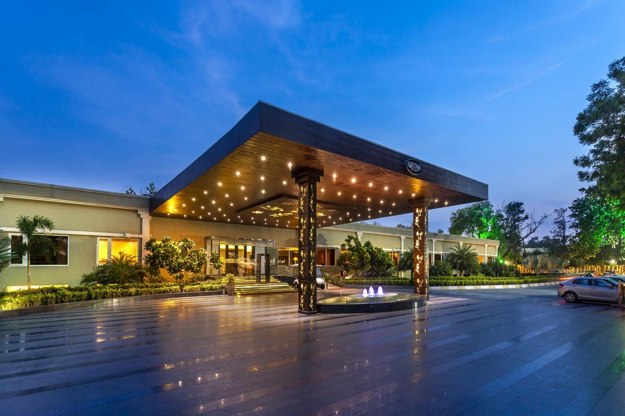 Atrio By Devam Hotel Гургаон Екстериор снимка