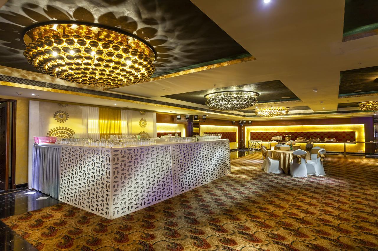Atrio By Devam Hotel Гургаон Екстериор снимка