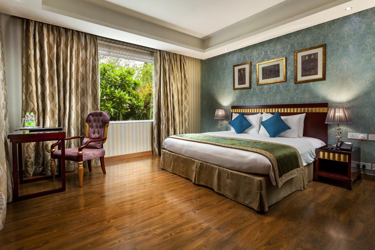 Atrio By Devam Hotel Гургаон Екстериор снимка