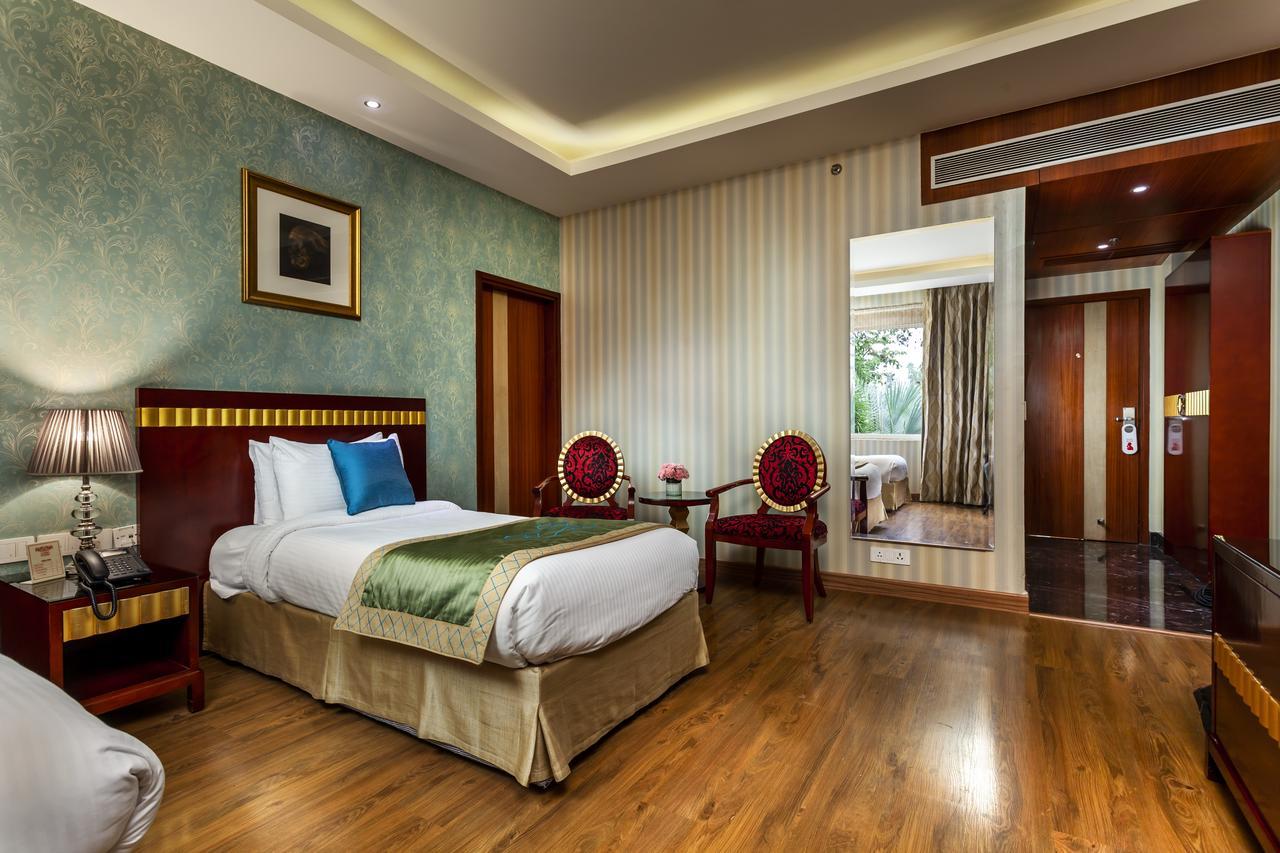 Atrio By Devam Hotel Гургаон Екстериор снимка